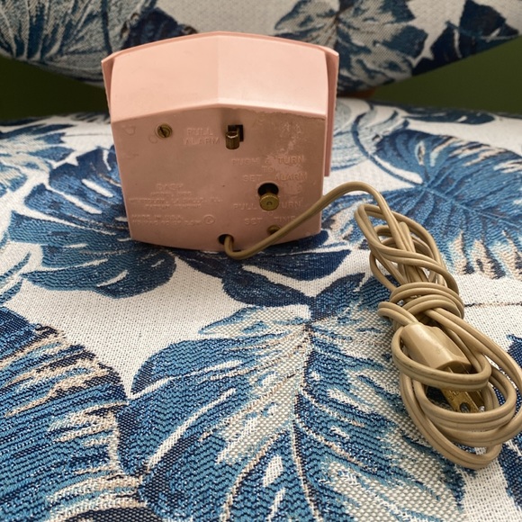 1970s Vintage Westclox Electric Pink Clock ( for parts) - Picture 2 of 5